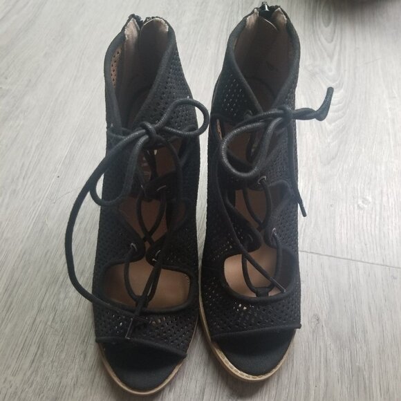 Report Open Toe Shoes Women’s Size 8 Heel Pumps Suede Black Perforated Manmade - Picture 8 of 12